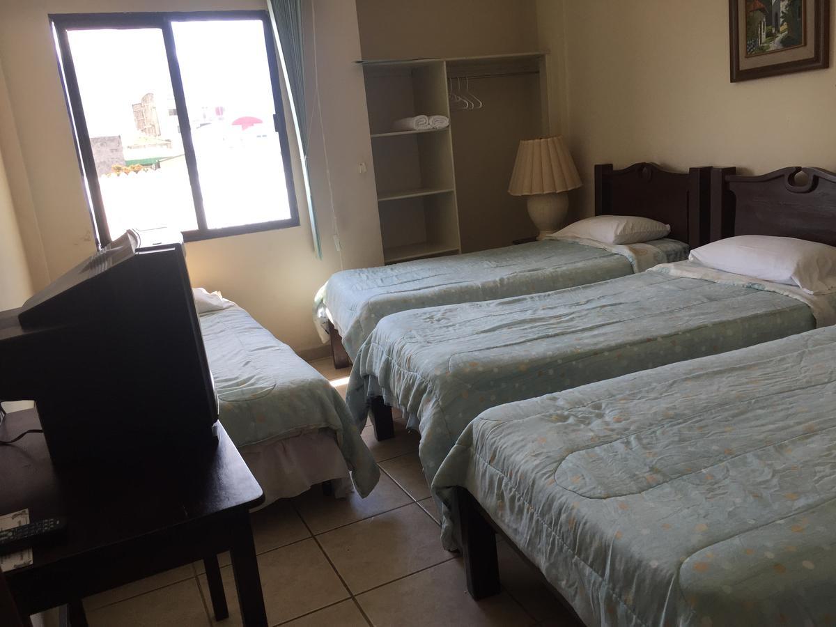 Hotel Casa De Espana La Ceiba Bagian luar foto