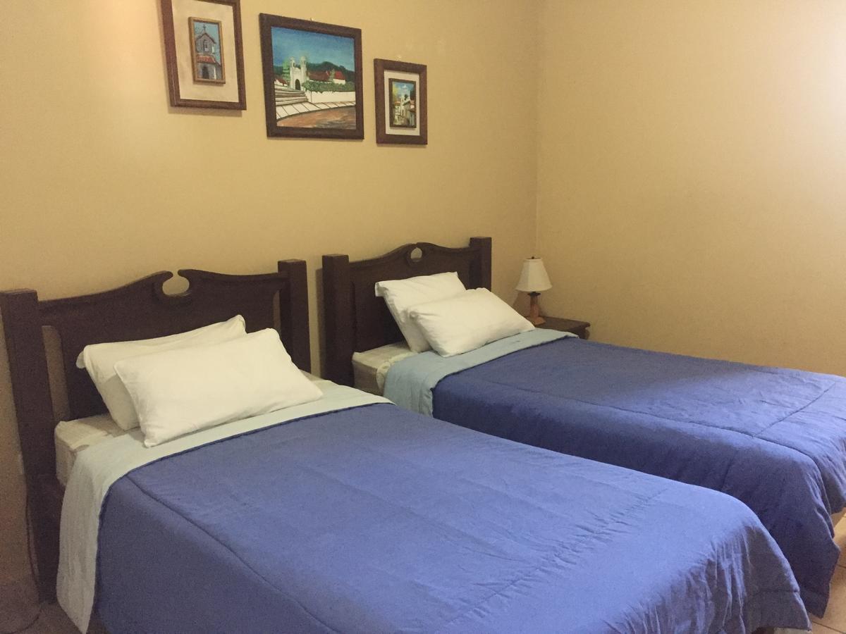 Hotel Casa De Espana La Ceiba Bagian luar foto