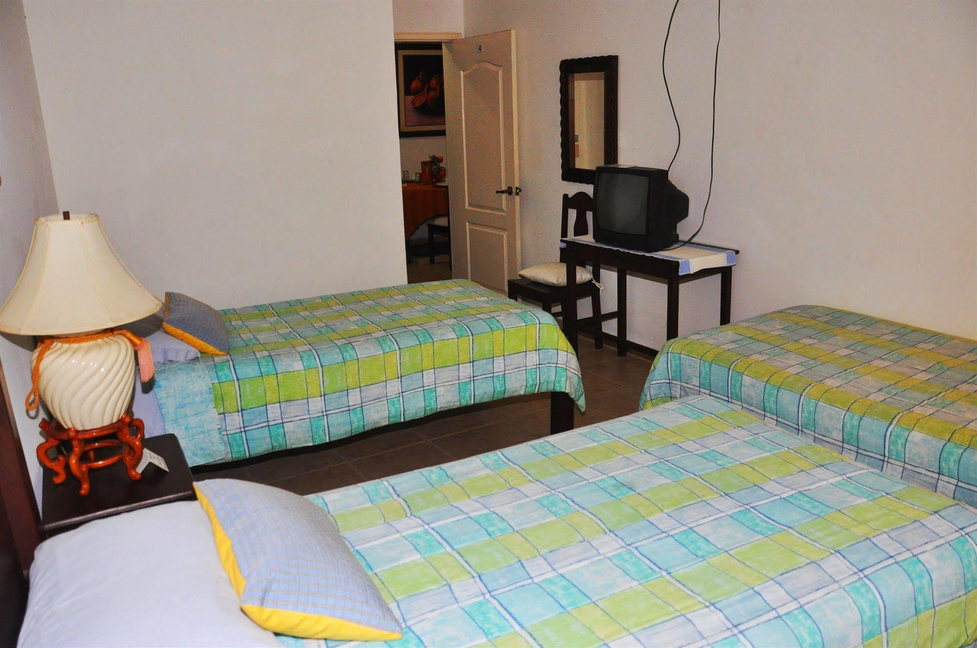 Hotel Casa De Espana La Ceiba Bagian luar foto
