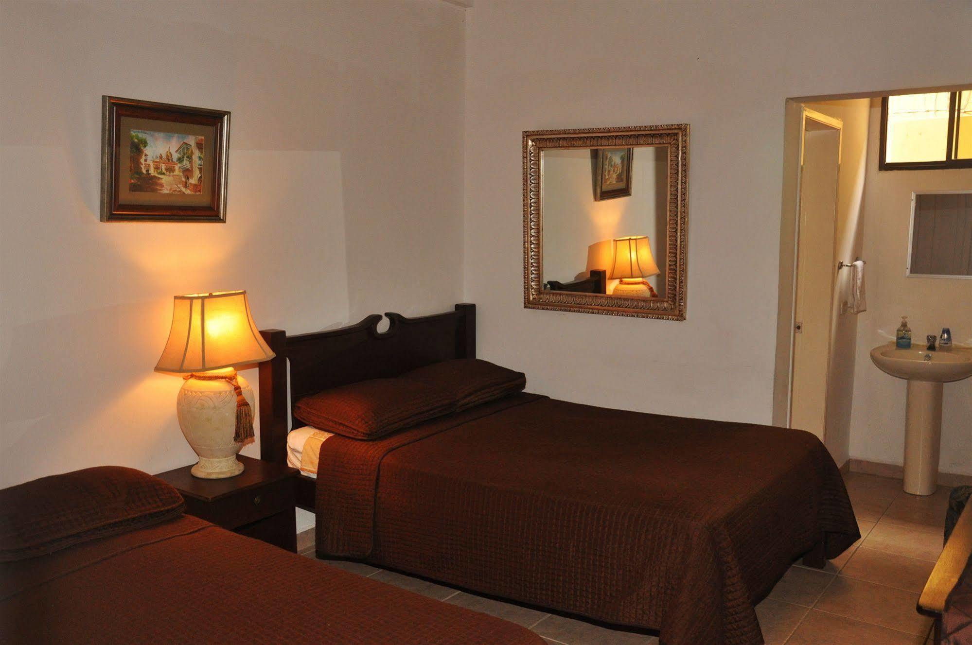 Hotel Casa De Espana La Ceiba Bagian luar foto